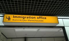 Bord immigration office koninklijke marechausse