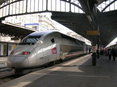 De Franse TGV V150, de snelste trein op wielen met 574,8 km/h.
