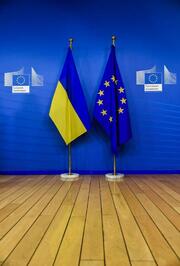 Oekraïne en Europese Unie vlaggen