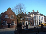 Marktplein Aalten met (rechts) het gemeentehuis