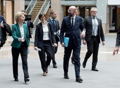 Discussion between Ursula von der Leyen, 1st from the left, and Charles Michel, 3rd from the left